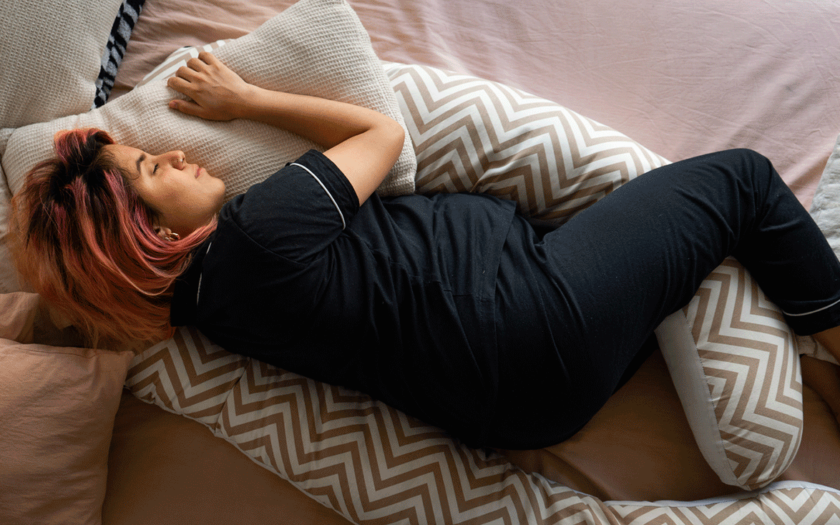 These Are the Safest Pregnancy Sleeping Positions